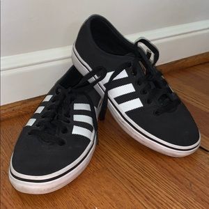 Addis’s tennis shoes size 7.5